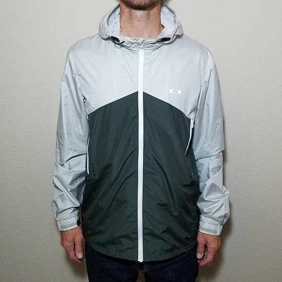 Oakley Windbreaker Jacket Large Gray Hood Zip Wind Resistant Convertible Hip Bag